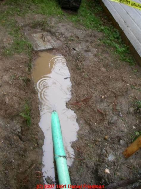 septic tank leaking into yard|Septic tank leaks, why septic tanks leak, what。